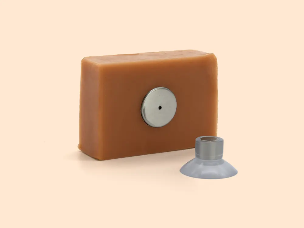 Un porte-savon magnétique utilisé avec un savon solide Aleyria Cosmétiques